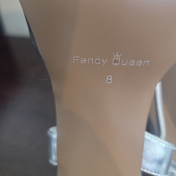 Fancy Queen Silver Strappy Square Toe Block Heels New In Original Box Size 8 - Picture 6 of 14